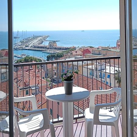Hotel Robinia Imperia Bagian luar foto