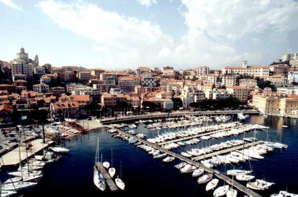 Hotel Robinia Imperia Bagian luar foto