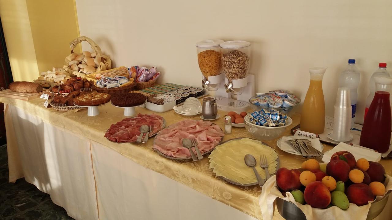 Hotel Robinia Imperia Bagian luar foto
