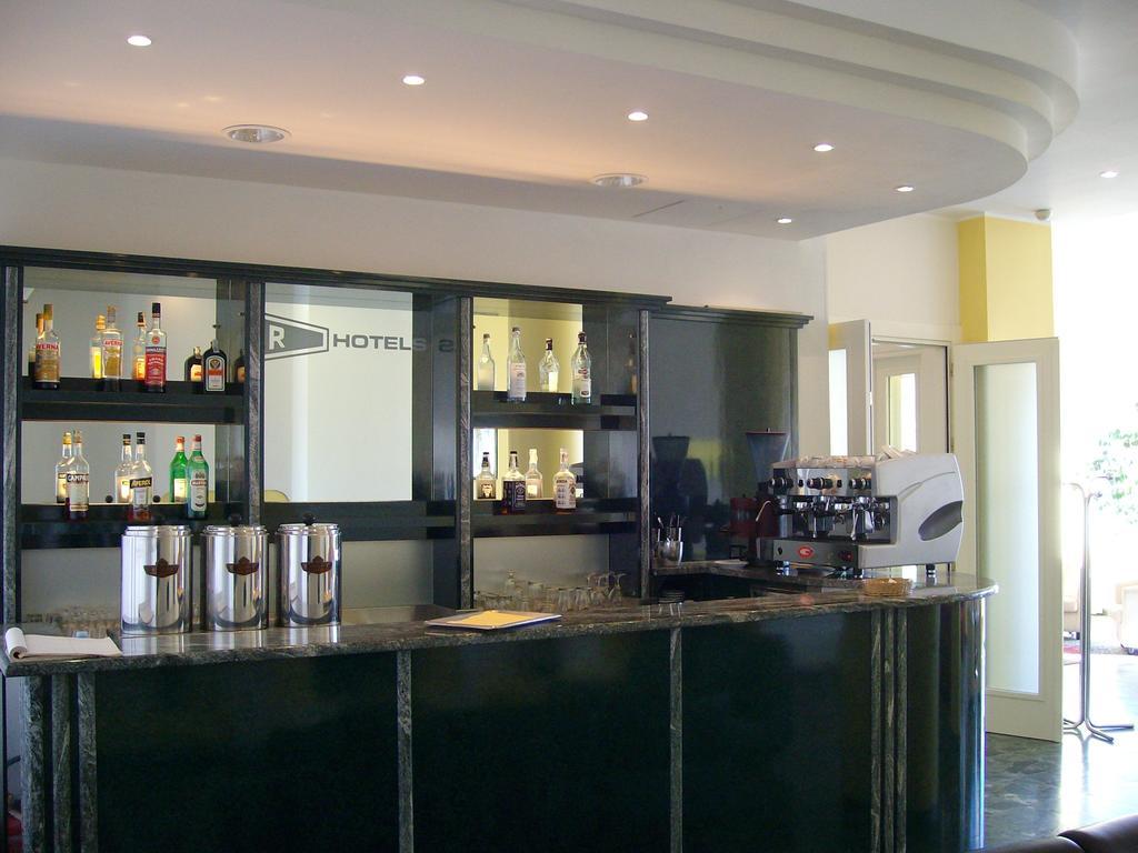 Hotel Robinia Imperia Bagian luar foto